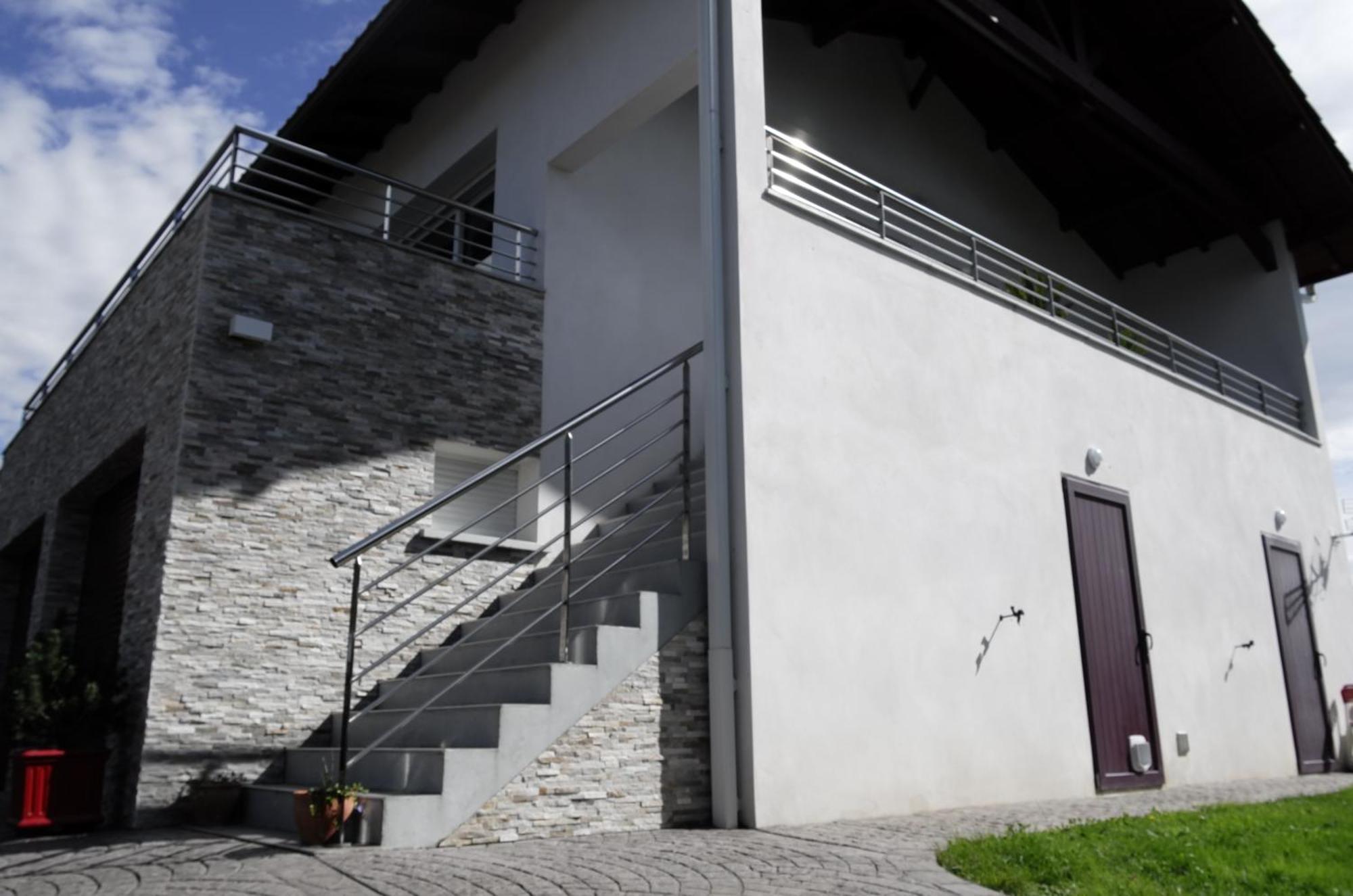 Apartment Jara Et Mendia, Maison Eguzki-lore, Saint-jean-pied-de-port, Pays Basque *